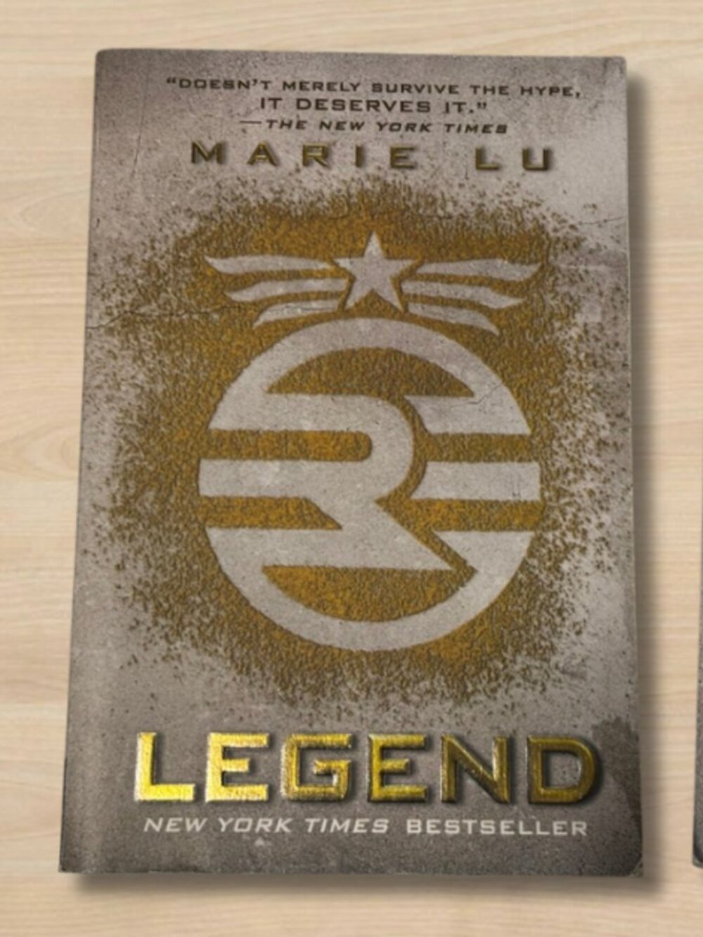 Legend by Marie Lu – Paperback Dystopian YA Novel